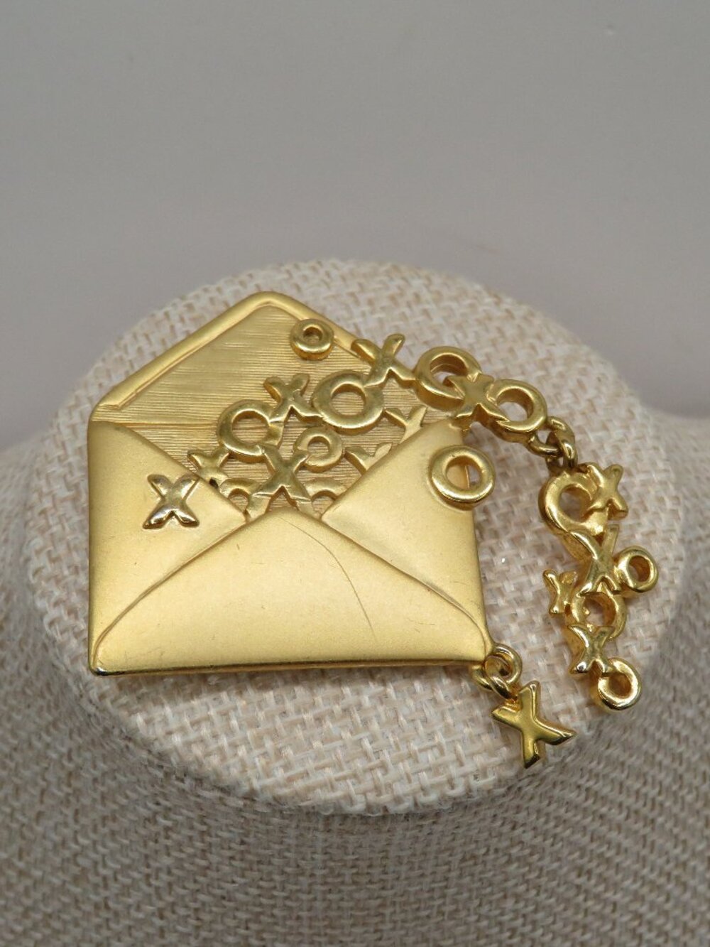 JJ Jonette Sending Hugs and Kisses Envelope Gold Tone Brooch
